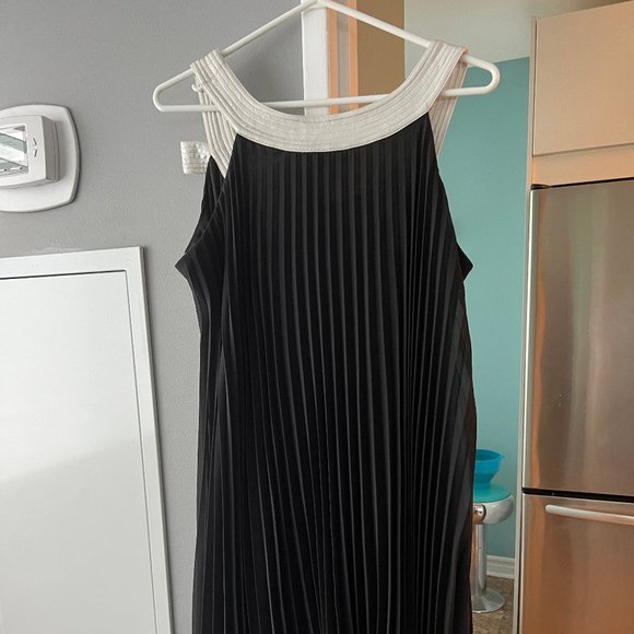 A Little Black Dress to Remember! - Picture 7 of 9